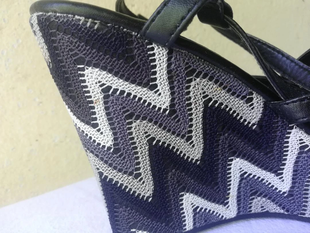 Sandalias negras de tacón compensado bicolor negro/gris talla 38-nuevas (defecto) – photo 11